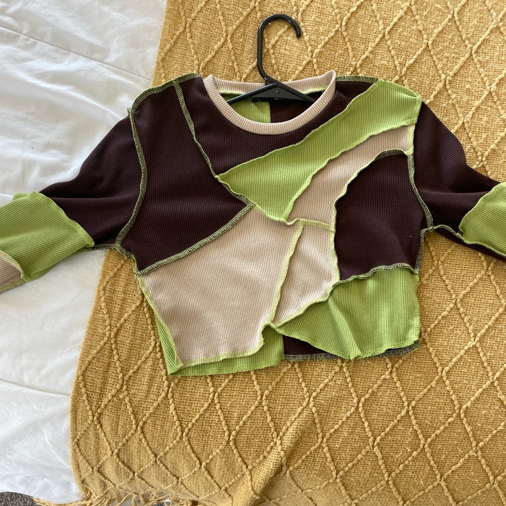 Trendy crop top prefect for the fall
